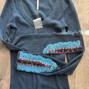 Free People meadow fiesta cuff Thermal Medium 💙
